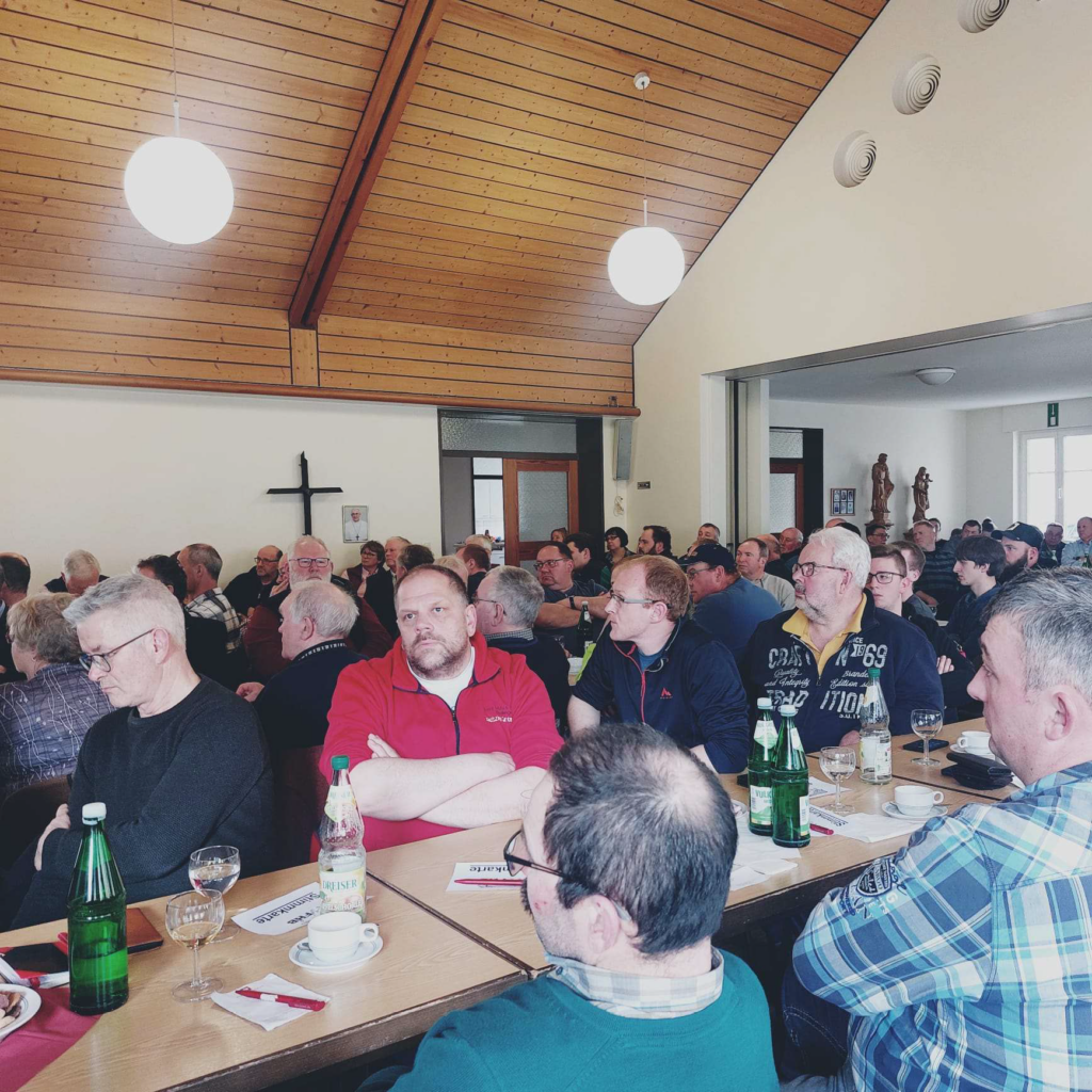Mitglieder auf der Versammlung des FHB 2024